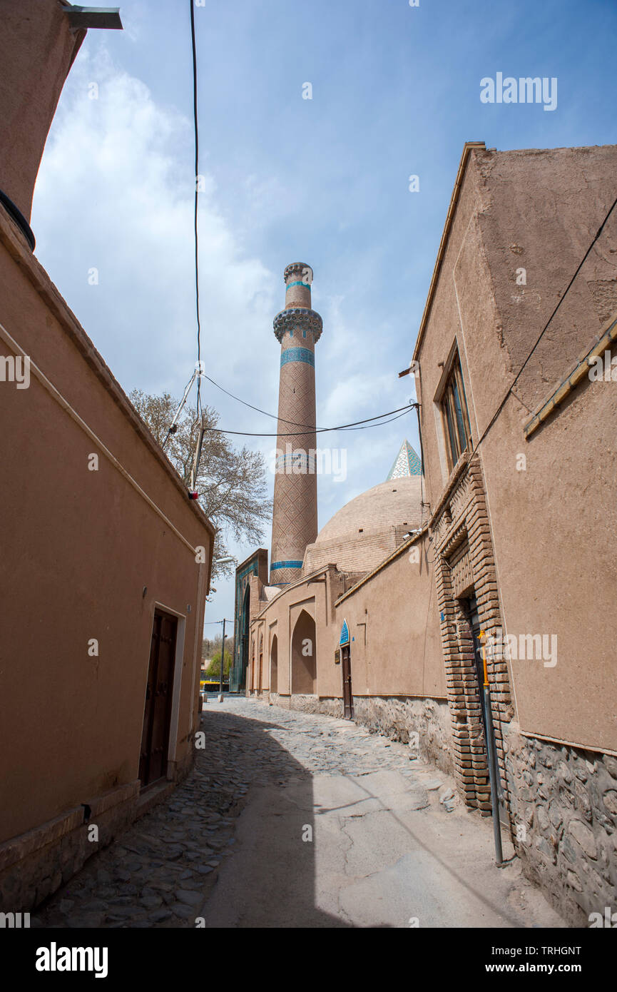 Un moyen de voie avec la vue de la Masjed-e Jame ou mosquée de vendredi à Natanz, l'Iran. Banque D'Images