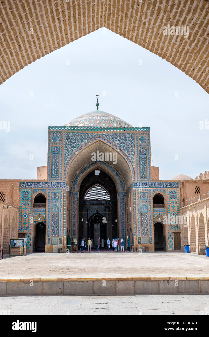 Le 14ème siècle la mosquée Masjid-e Jame à Yazd, Iran. La mosquée est renommée pour ses carreaux de mosaïque et ayant le plus grand portail en Iran. Banque D'Images