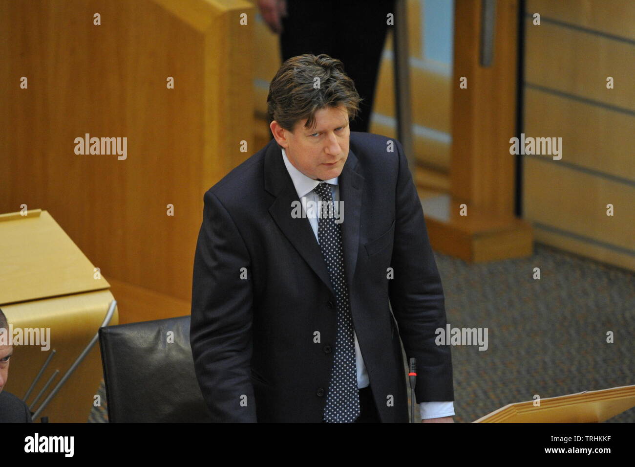 Edinburgh, Royaume-Uni. 6 juin 2019. Sur la photo : Alexander Burnett session de l'après-midi dans l'hémicycle du Parlement écossais. Procédure Étape 3 : La pauvreté de carburant (cible, définition et Stratégie) Le projet de loi. Crédit : Colin Fisher/Alamy Live News Banque D'Images