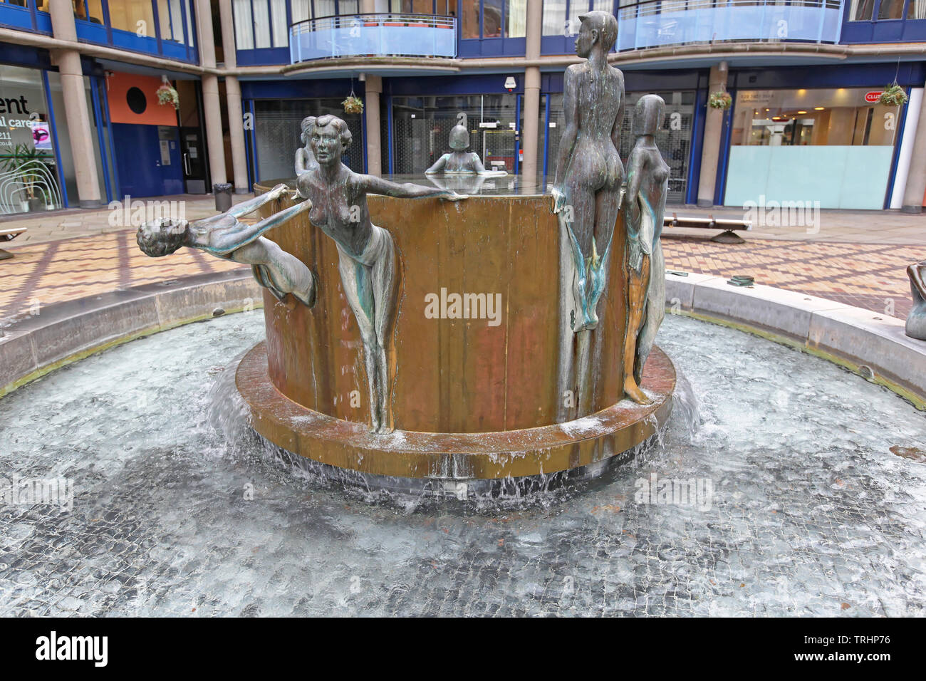 Londres, Royaume-Uni - 25 janvier 2013 : fontaine cascade Baigneuses Femme Bronze Statues de Southwark à Londres, au Royaume-Uni. Banque D'Images