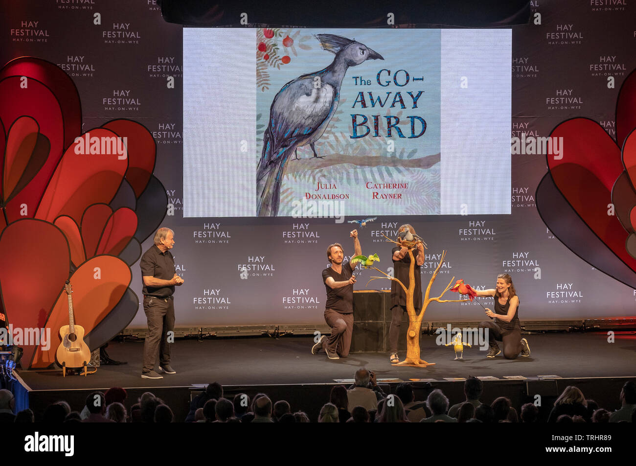 Julia Donaldson et Catherine Rayner sur le Go-Away oiseau, à Hay Festival, Hay-on-Wye, au Pays de Galles Banque D'Images