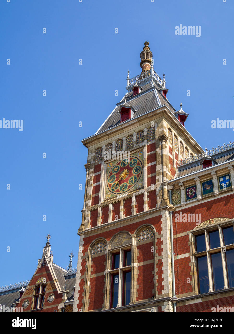 Détail de la façade de la gare centrale d'Amsterdam ('Centraal Station"). Il a ouvert ses portes en 1889. Banque D'Images