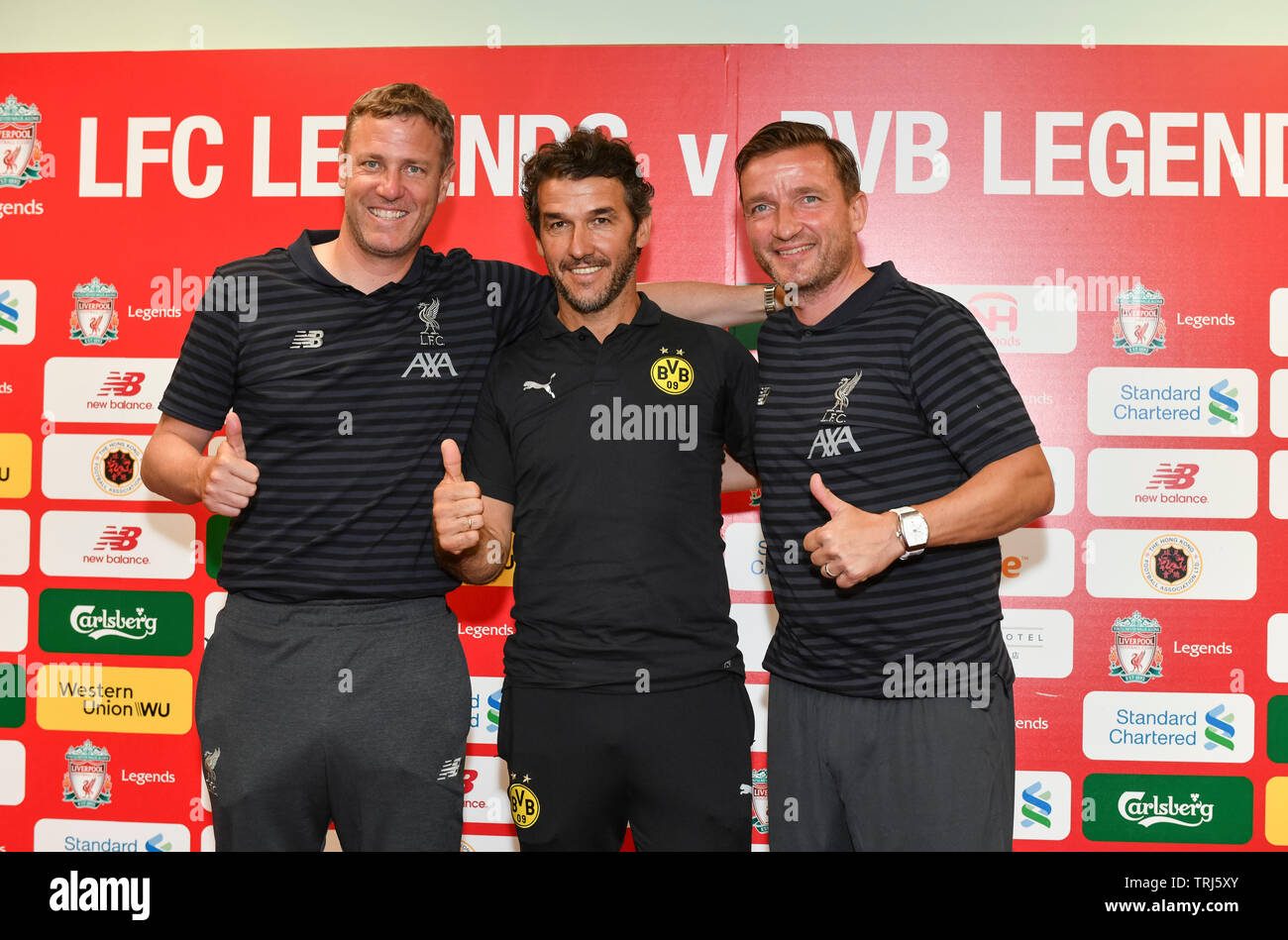 Conférence de presse avant le match contre Liverpool FC Légendes Légendes Borussia Dortmund au Hong Kong Stadium, Vladimir Smicer (R) et Stéphane Banque D'Images