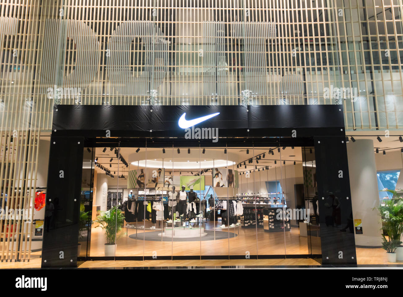 Plus grande Nike flagship store en Asie du sud-est situé à l'aéroport  Changi de Singapour, Jewel Photo Stock - Alamy
