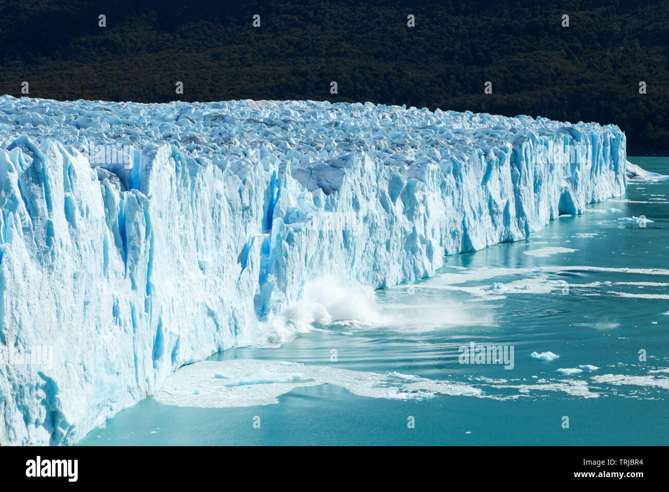 Le vêlage des glaciers, le Glacier Perito Moreno, le Parc National Los Glaciares, UNESCO World Heritage Site, Santa Cruz, en Patagonie, Argentine Banque D'Images