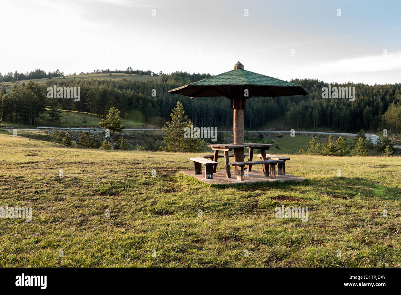 Lieu de repos pour les conducteurs et les voyageurs sur une route de montagne, mont Zlatibor, Serbie Banque D'Images