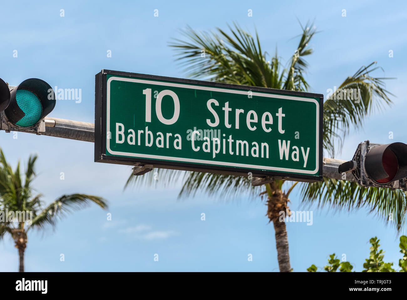 Plaque de rue pour Barbara Capitman Way et la 10e Rue à South Beach, Miami, Floride, USA Banque D'Images