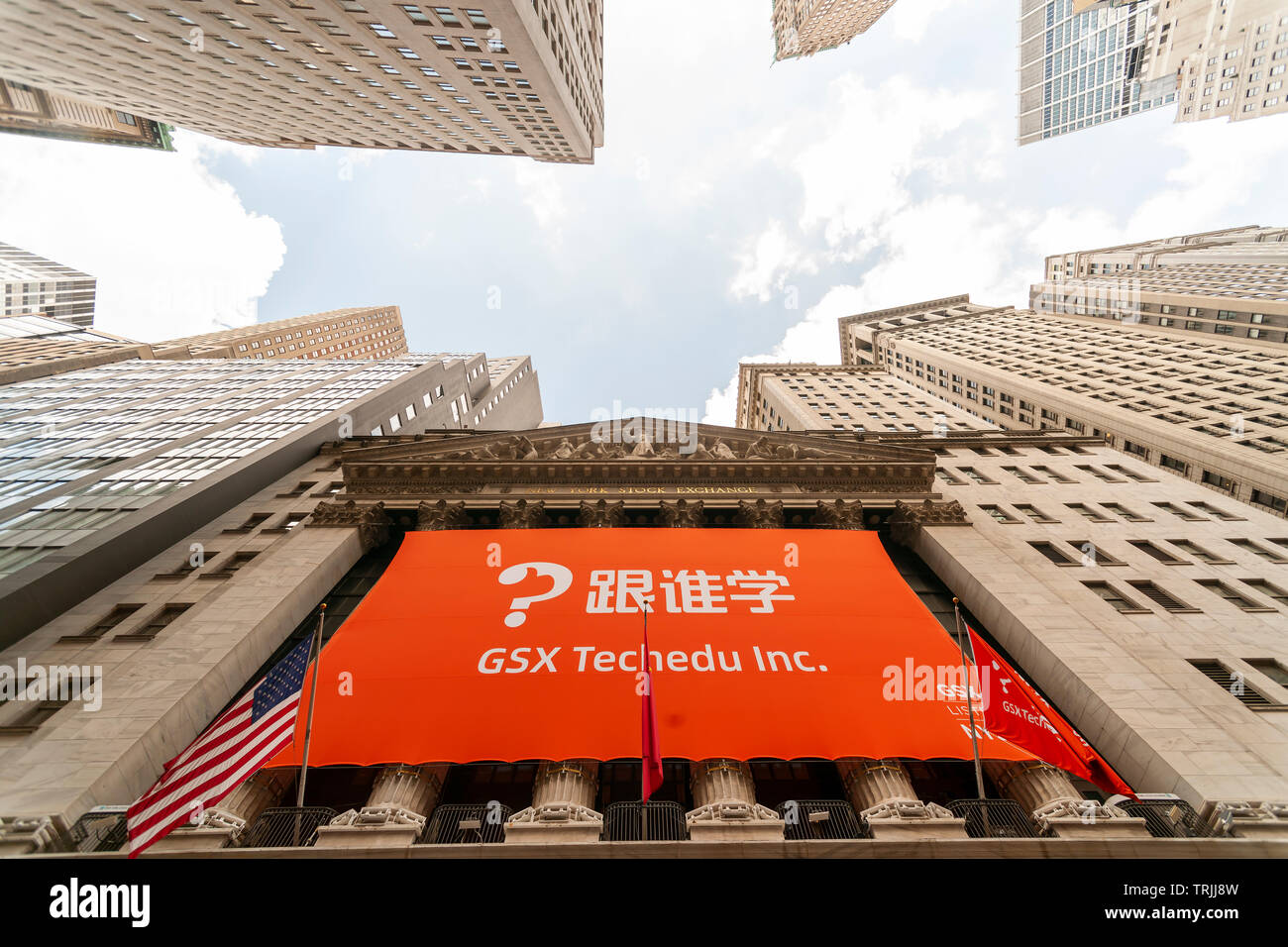 La Bourse de New York est décoré pour le premier jour de négociation pour GSX Techedu Inc. le jeudi, Juin 6, 2019. Techedu GSX est le troisième fournisseur de tutorat après l'école en ligne en Chine. (© Richard B. Levine) Banque D'Images