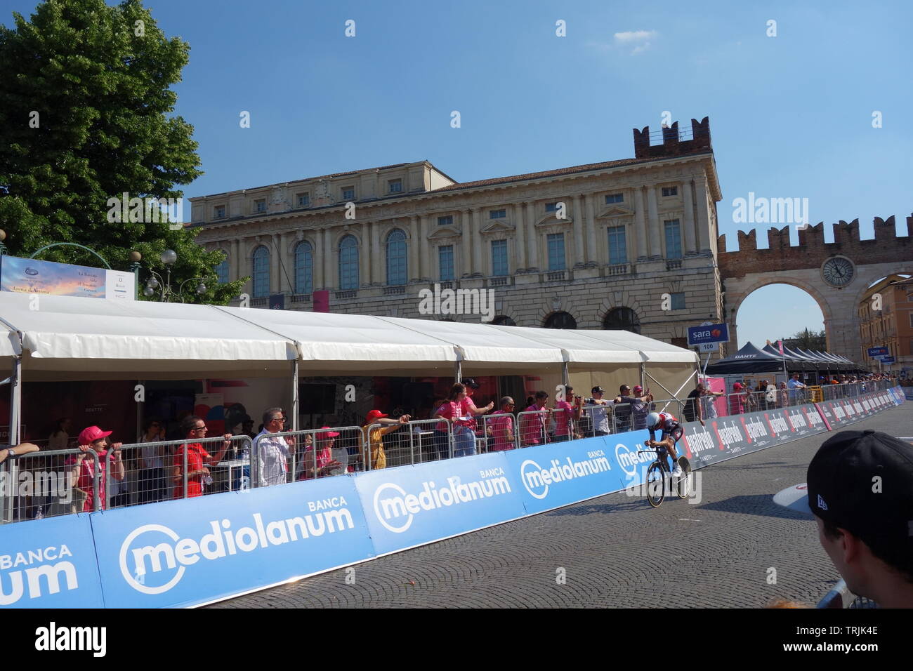 Vérone, Italie-JUIN 2019 : course finale du Giro d'Italia, la célèbre course de vélo dans le centre-ville de Vérone en Italie Ville Banque D'Images