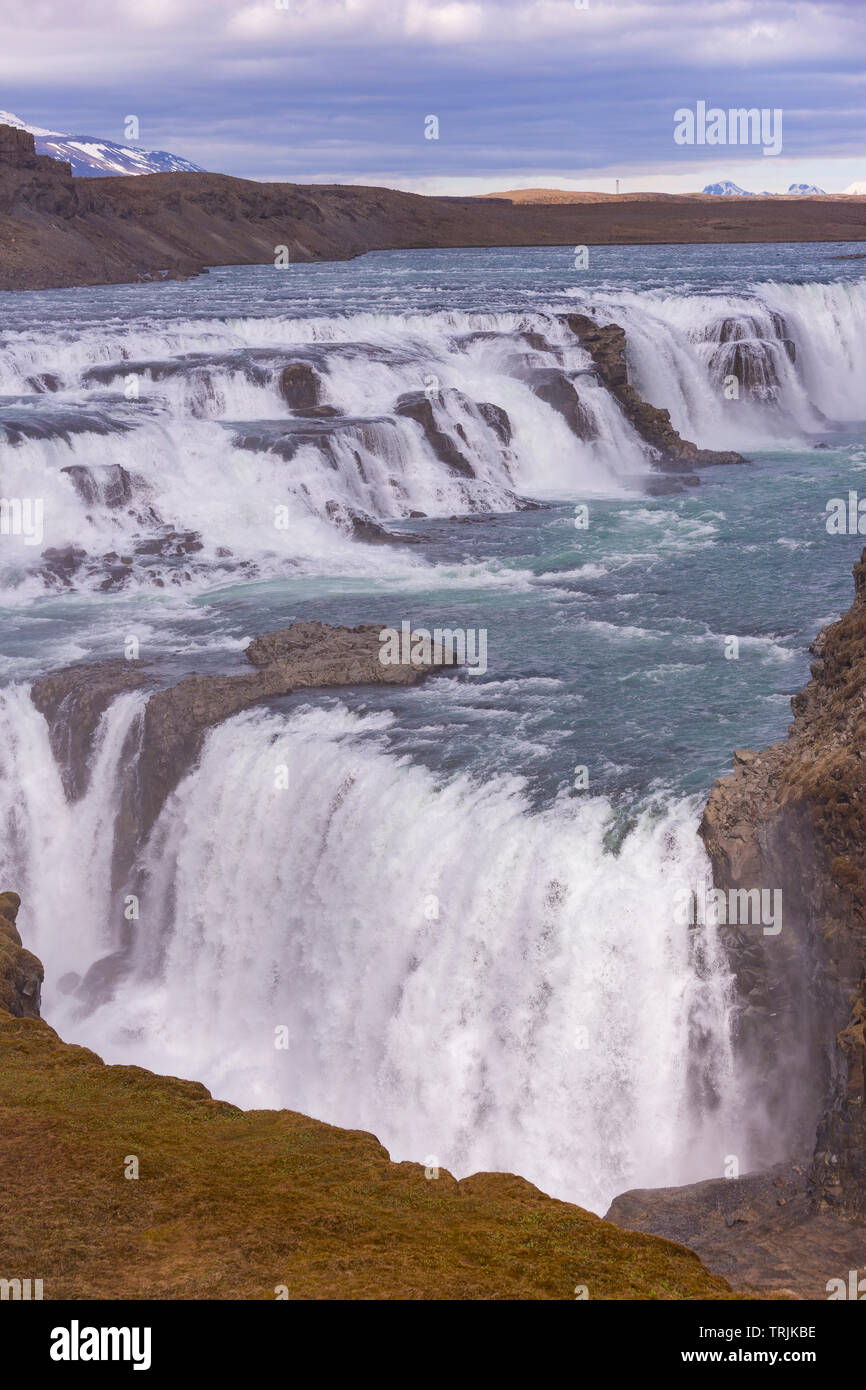 L'Islande, GULLFOSS - Double cascade cascade sur la rivière Hvita. Banque D'Images