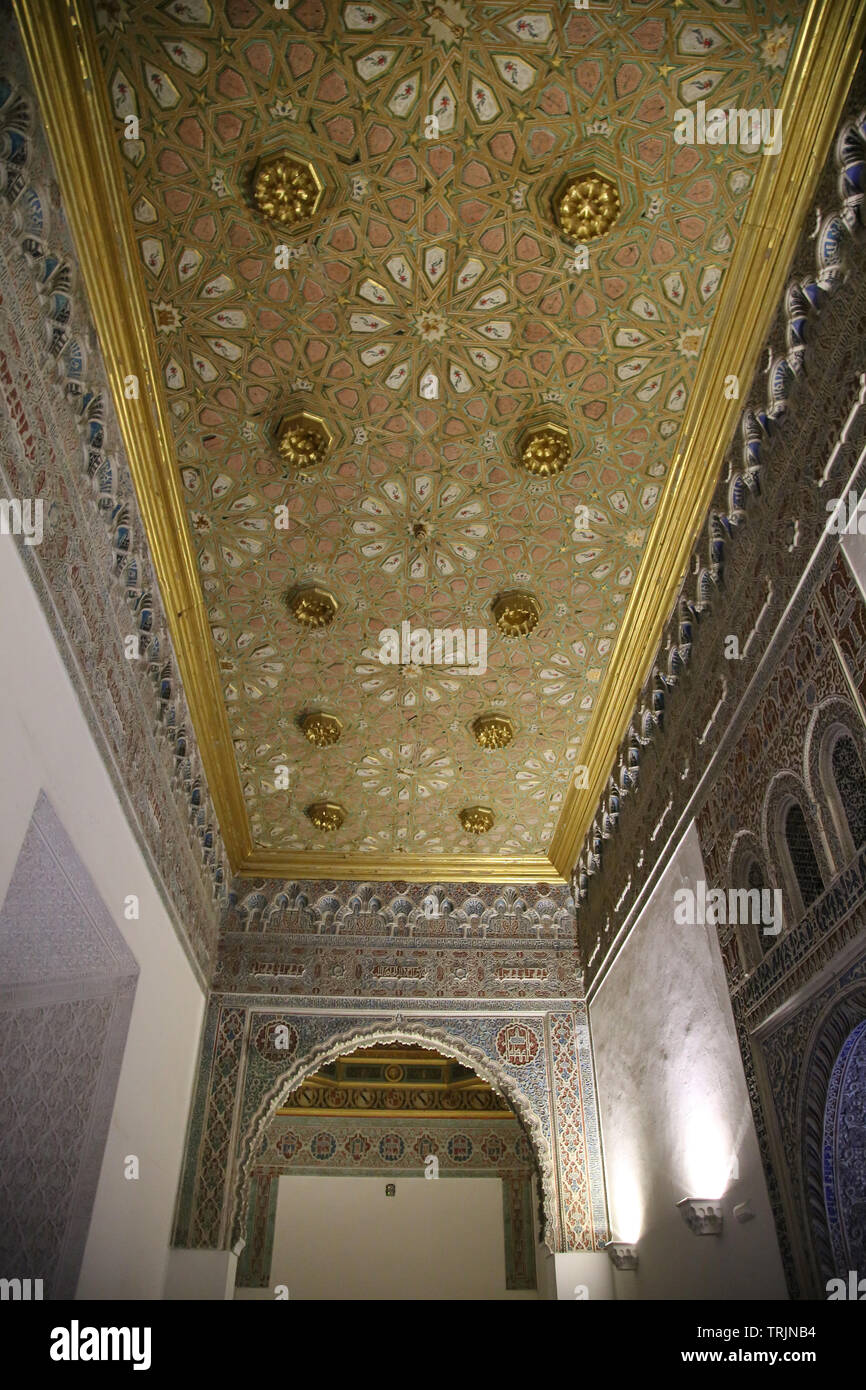 L'Espagne. Séville. Royal alcazars. Chambre du Prince. Le style mudéjar. 14e siècle. Banque D'Images