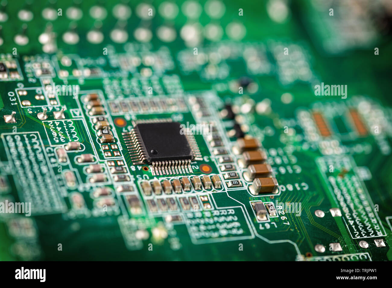 Cloes macro d'un micro ordinateur puce verte circuit processeur boad. La technologie et l'ordinateur Electroncs macro concept arrière-plan. Banque D'Images