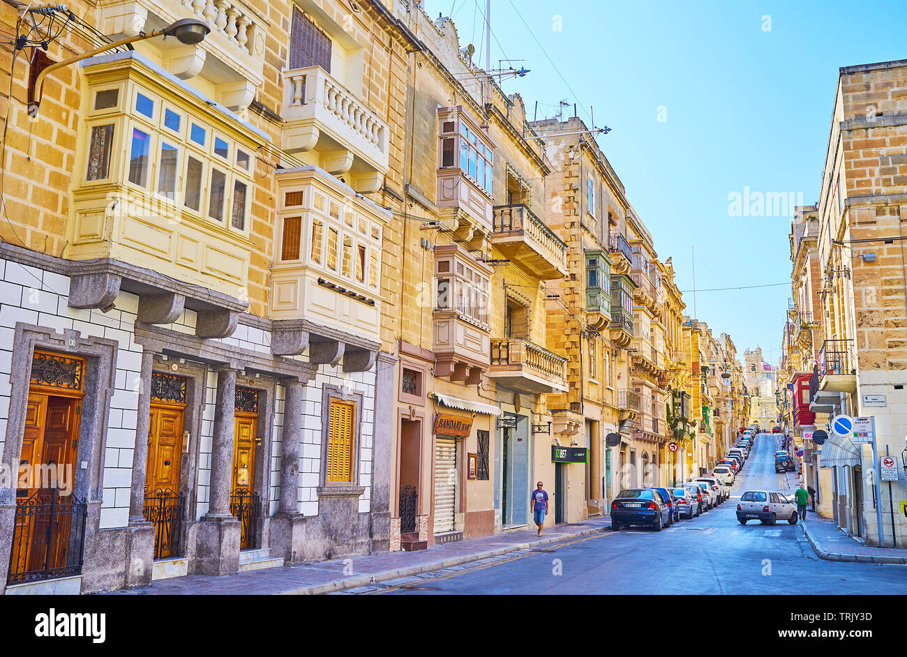 Sliema, Malte - 19 juin 2018 : Le vieux bâtiments dense dans la rue Victoria, situé dans le centre de la haute ville, le 19 juin à Sliema. Banque D'Images