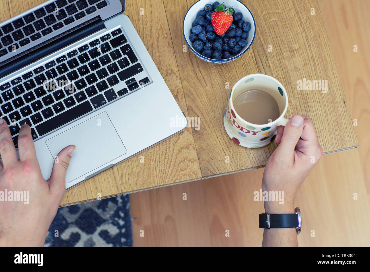 L'encombrement minimal une scène travail freelance. Banque D'Images