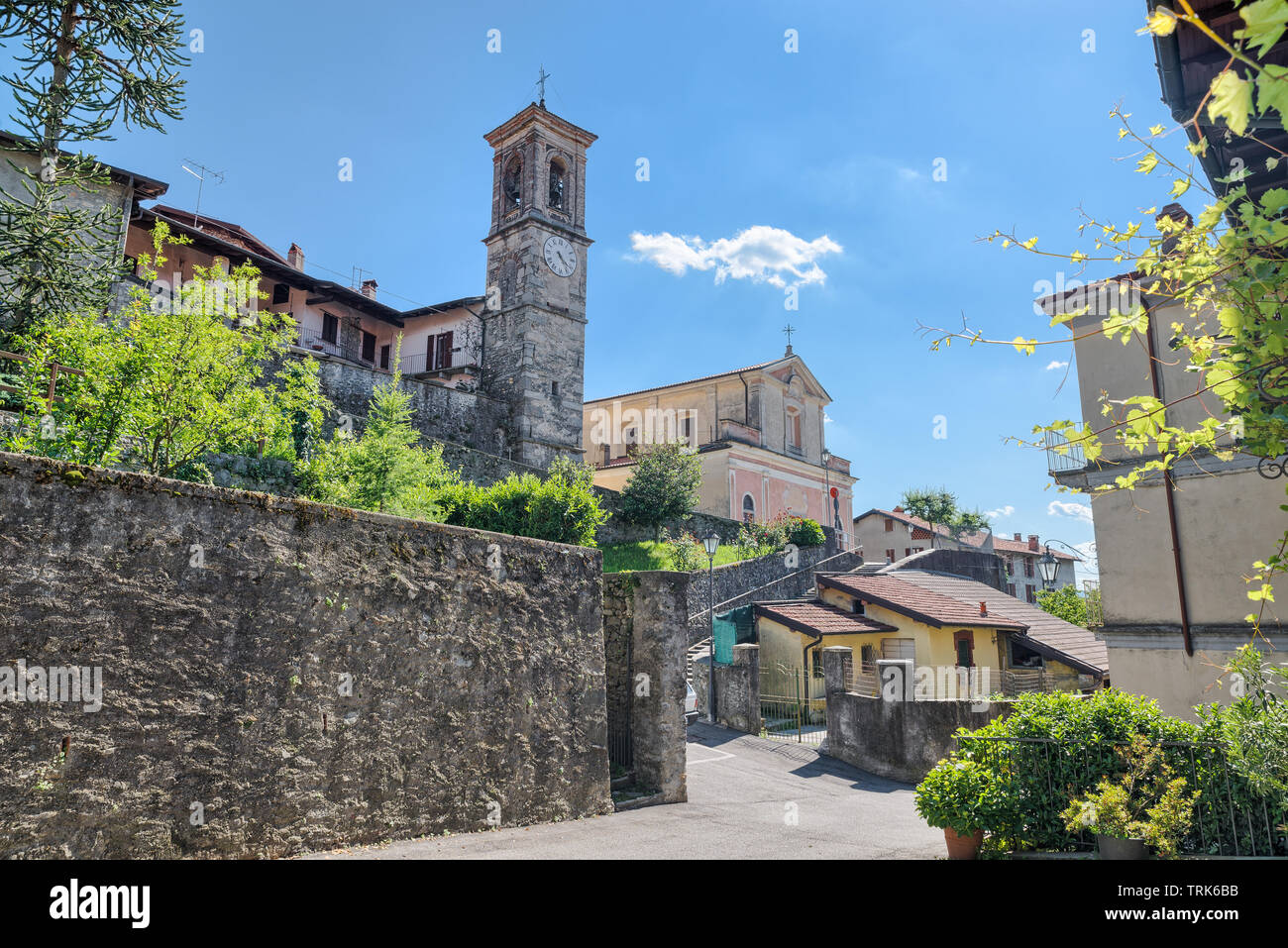 Centre historique de Azzate, Campo dei Fiori, parc régional, Italie Banque D'Images