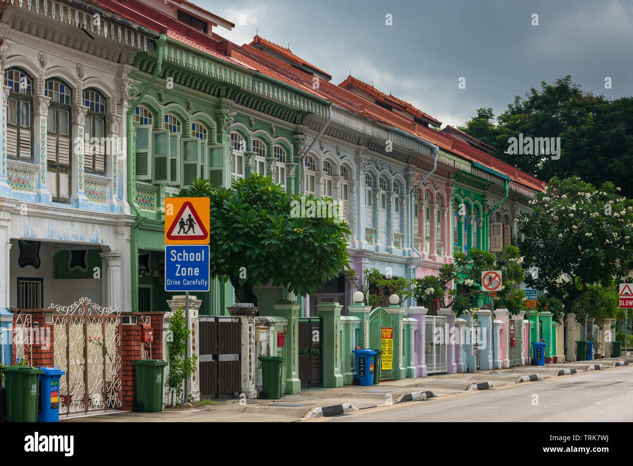 L'Joo Chiat de Singapour est bien connu pour son architecture de style Peranakan et colorés avec goût. Banque D'Images
