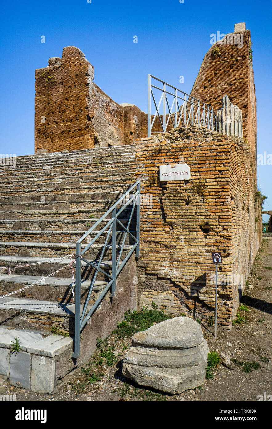 Le Capitole, un très grand temple romain au Forum de la ville romaine d'Ostia Antica, l'ancien port de la ville de Rome, Province de R Banque D'Images