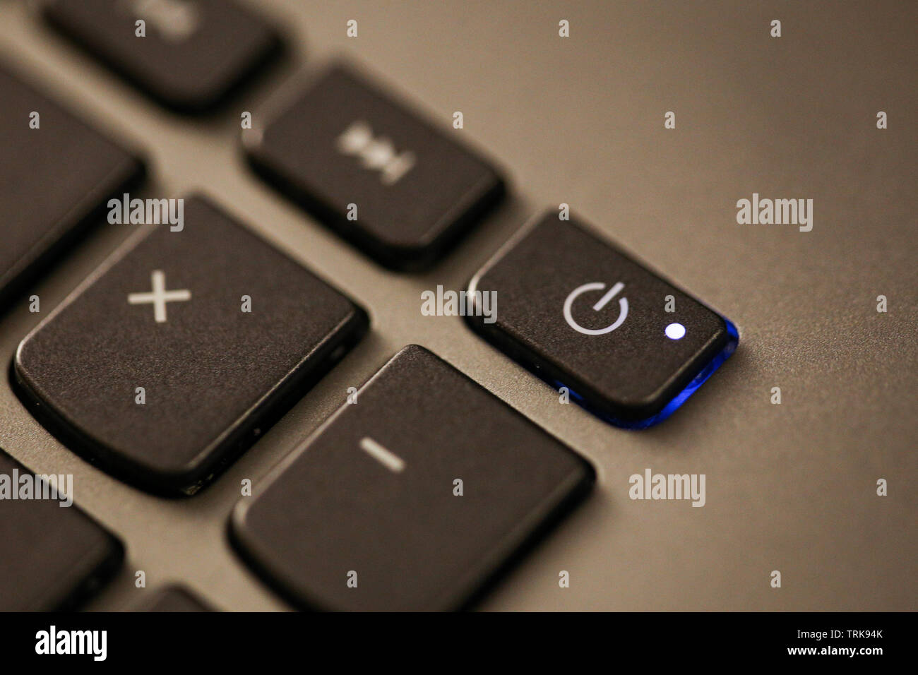 Détails avec le bouton ON/OFF sur un ordinateur portable/clavier de l