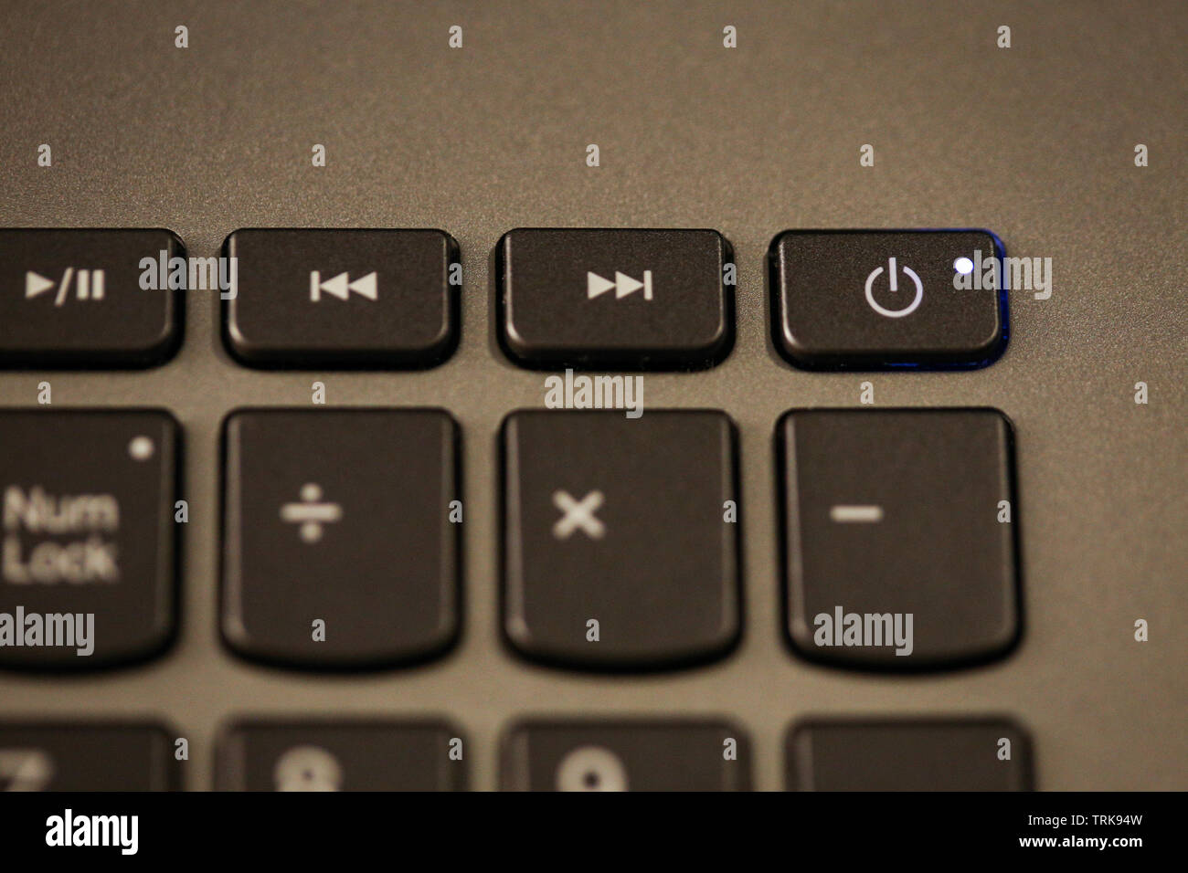 Détails avec le bouton ON/OFF sur un ordinateur portable/clavier de l