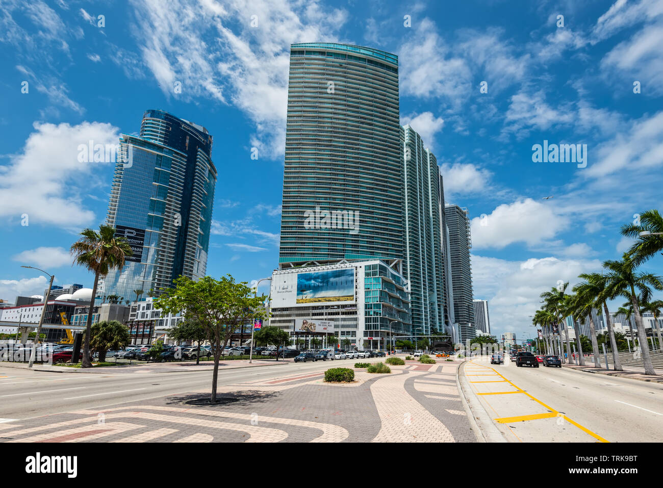 Miami, FL, United States - 19 Avril 2019 : Miami cityscape de centre-ville d'affaires et résidentiel à Biscayne Boulevard sur un beau printemps Banque D'Images