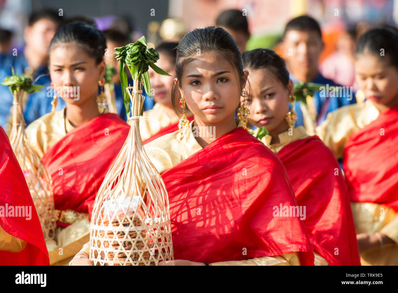 Dresst traditionnels thaïlandais au festival de Loy Krathong dans le parc historique de Sukhothai dans la Provinz Sukhothai en Thaïlande. La Thaïlande, Sukh Banque D'Images