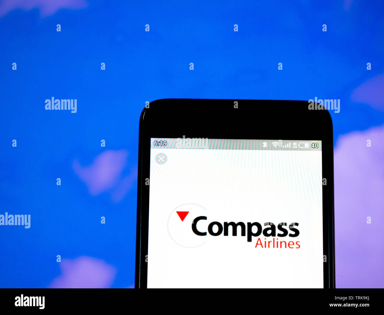 Dans cette photo illustration le Compass Airlines logo est vu affichée sur un smartphone Banque D'Images