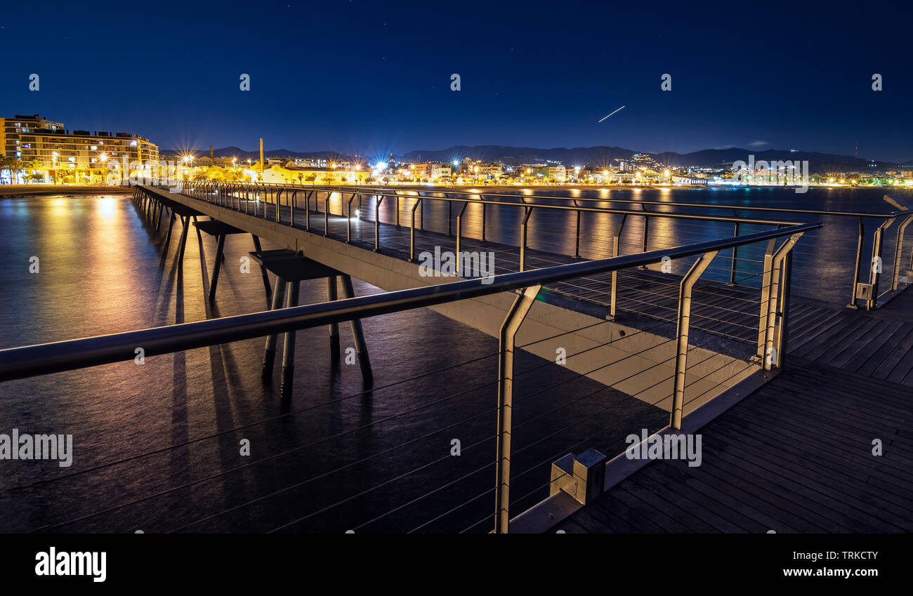 Pont sur la plage le soir Banque D'Images