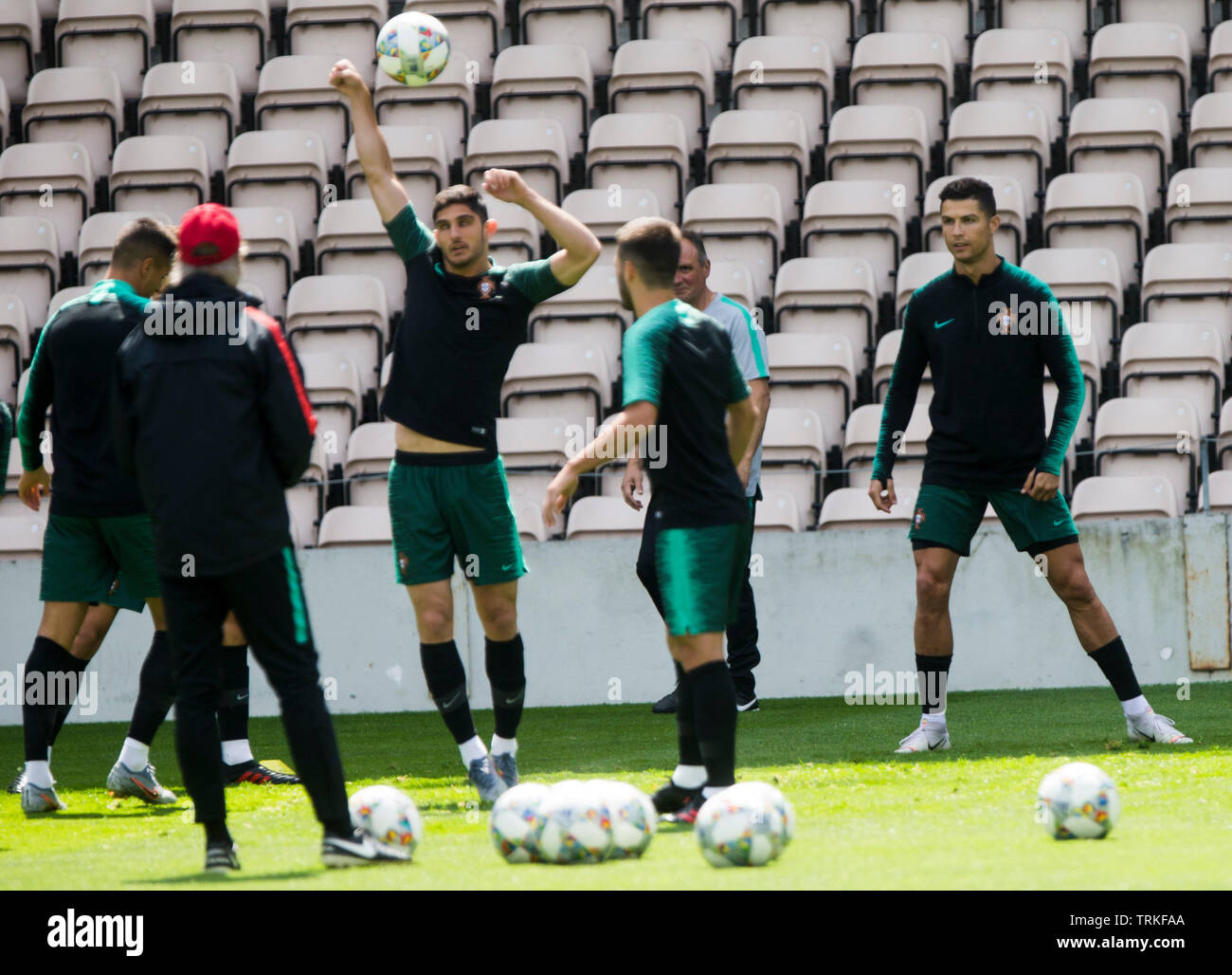 8 juin 2019, l'Estádio do Dragão, Porto, Portugal ; la presse et la formation de la Ligue nationale pour le Portugal et Pays-Bas ; Banque D'Images