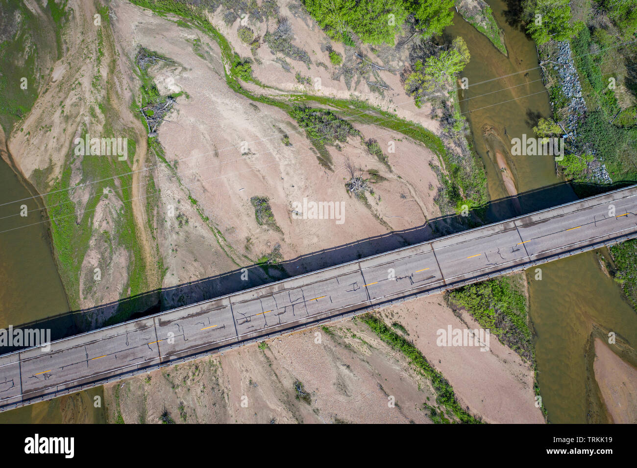 Pont de l'autoroute, sur la rivière South Platte dans Nebraska à Brule, frais généraux vue aérienne Banque D'Images