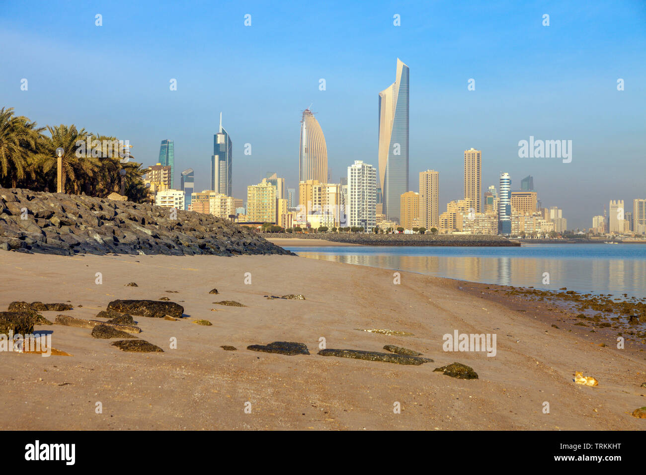 Panorama de la ville de Koweït à partir de la plage. Ville. La ville de Koweït, Koweït. Banque D'Images