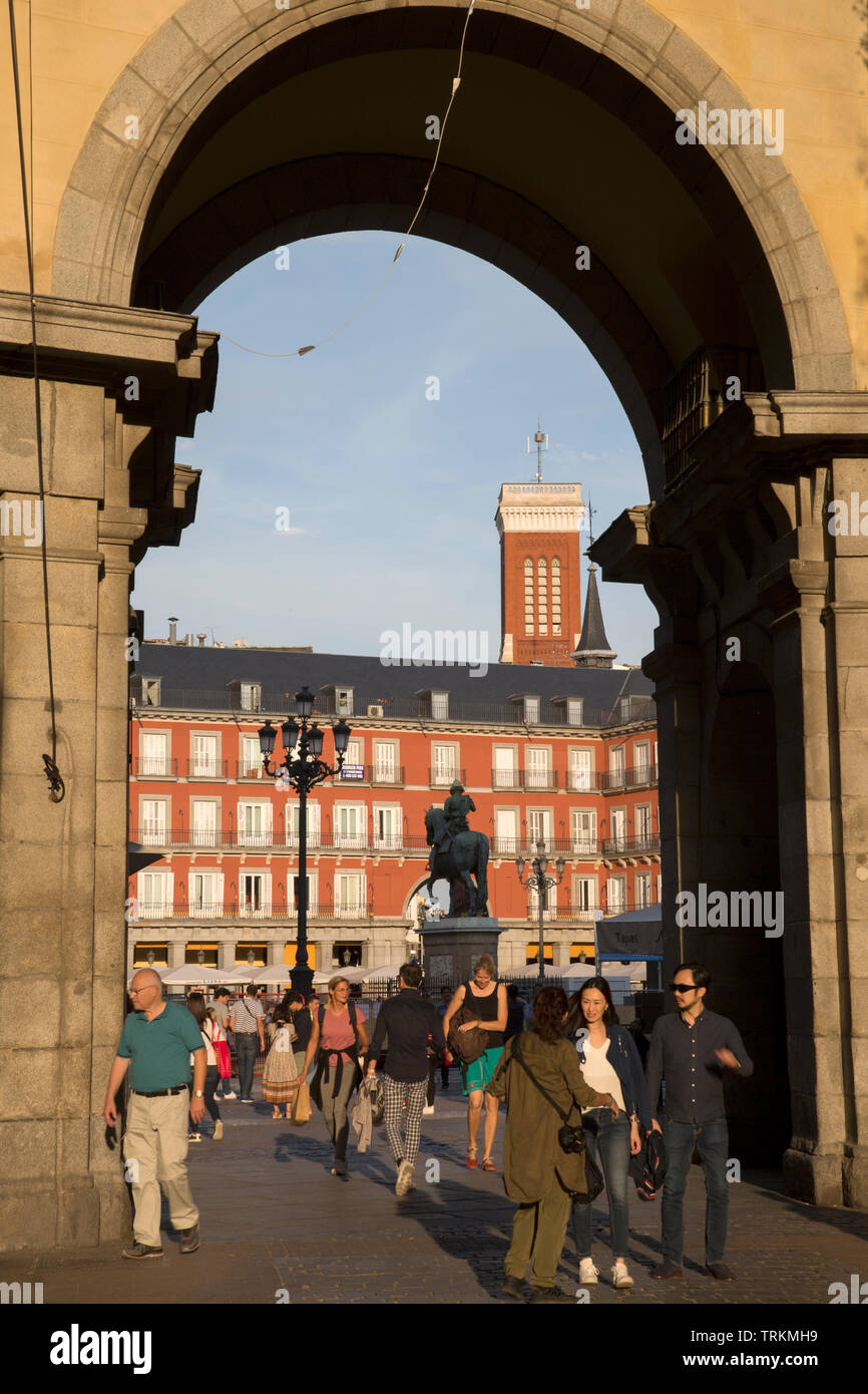 Tour de l'église de Santa Cruz et de la Plaza Mayor, Madrid ; Espagne Banque D'Images