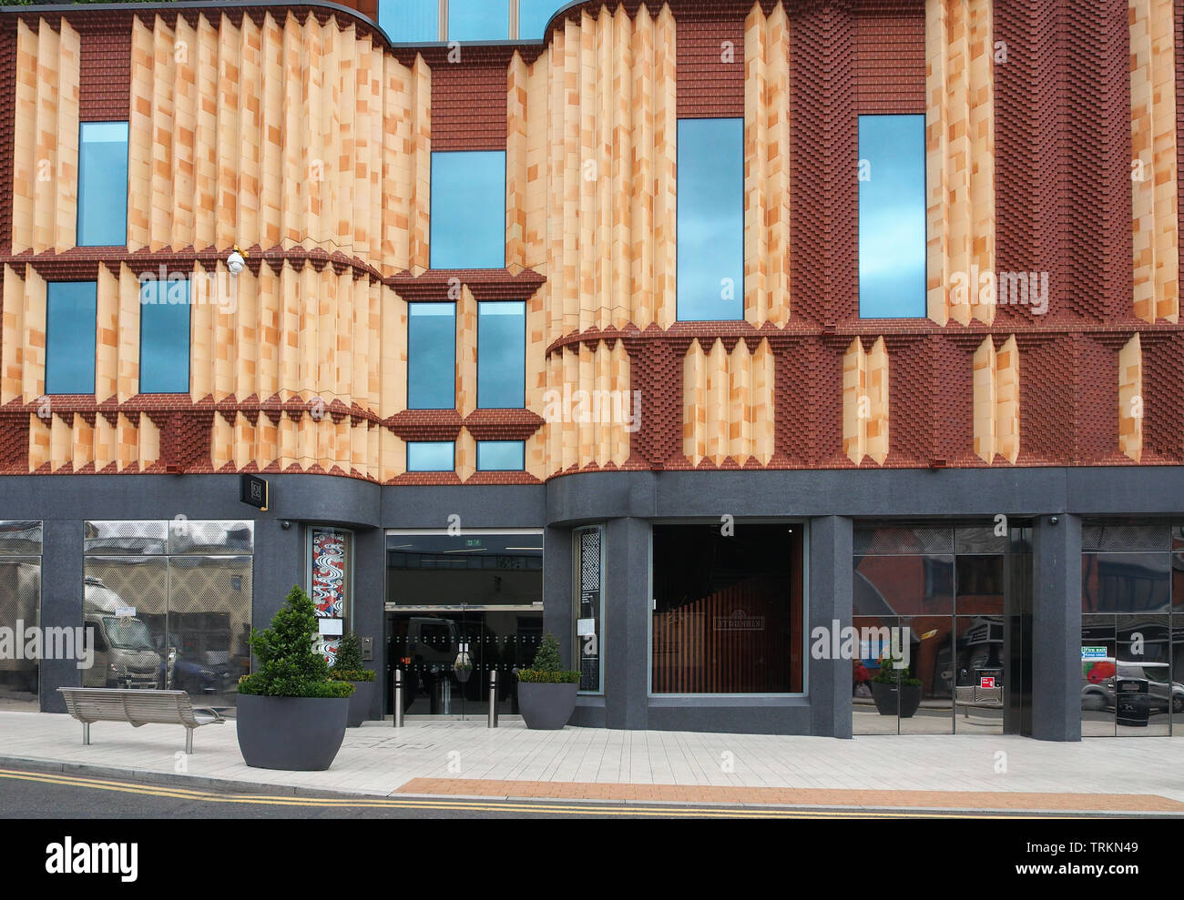 Architecture moderne du restaurant ISSHO dans le centre de Victoria Gate, Leeds, Yorkshire, Angleterre, Royaume-Uni. Banque D'Images