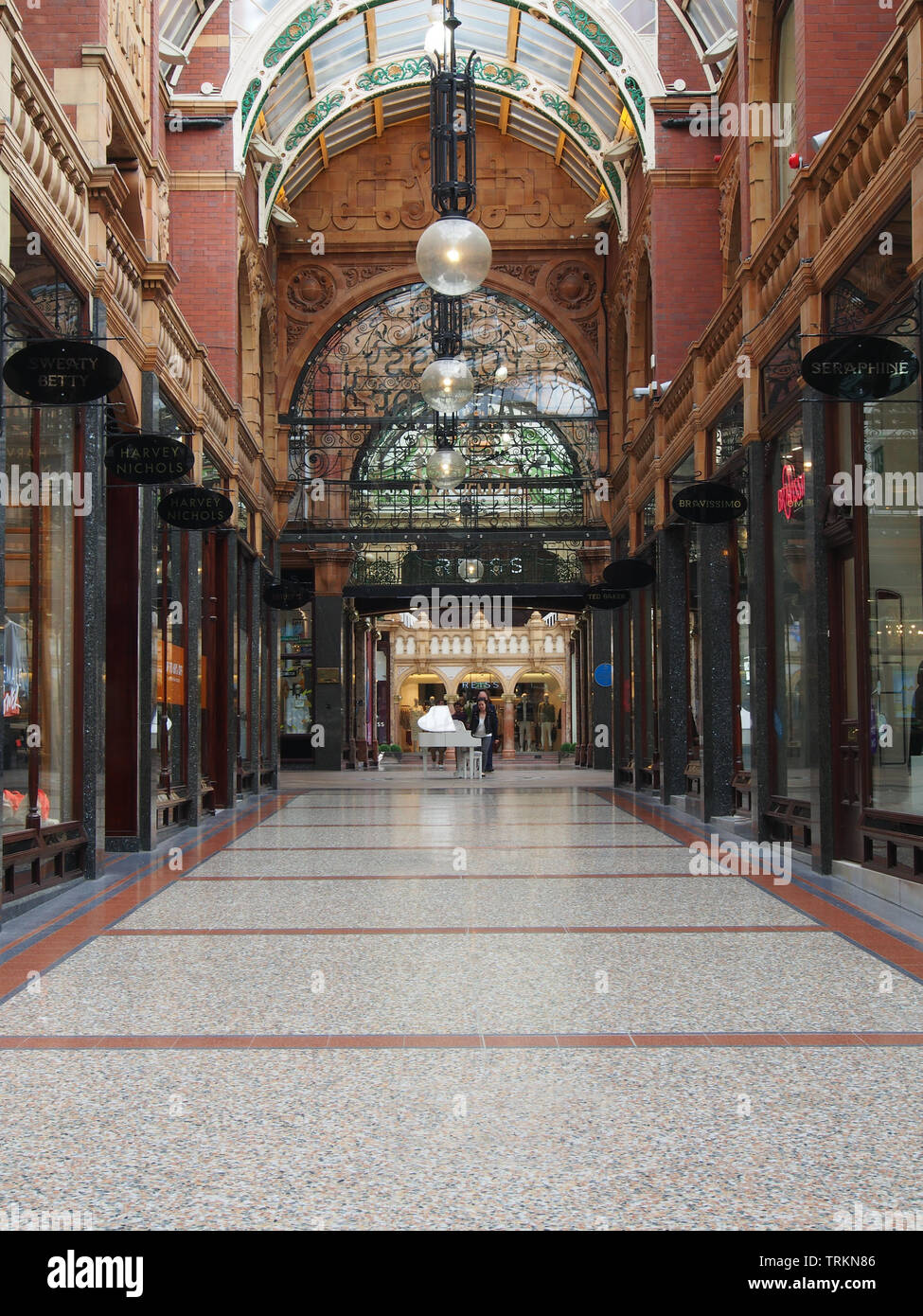 Arcade dans le comté de Victoria, au centre de Leeds, Yorkshire. Banque D'Images