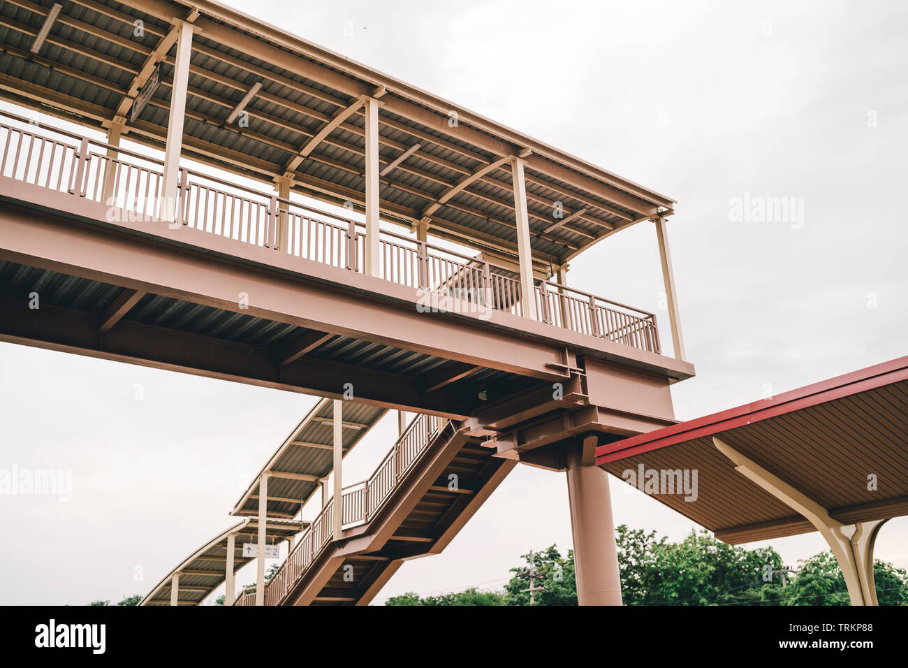 Passerelle vide, viaduc, pont piétonnier Banque D'Images