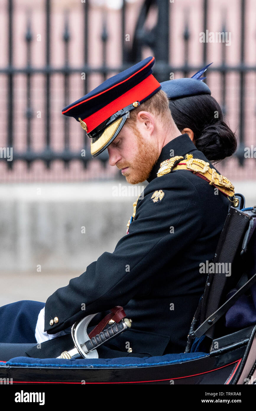 Londres, Royaume-Uni. 08 juin 2019. Les membres de la famille royale de Buckingham Palace pour en arriver à la parade la cérémonie des couleurs. Sa Majesté la Reine monta sur son transport seulement, alors que le duc et la duchesse de Sussex partagé un chariot avec la duchesse de Cambridge et la duchesse de Cornouailles. Credit : Benjamin Wareing/Alamy Live News Banque D'Images