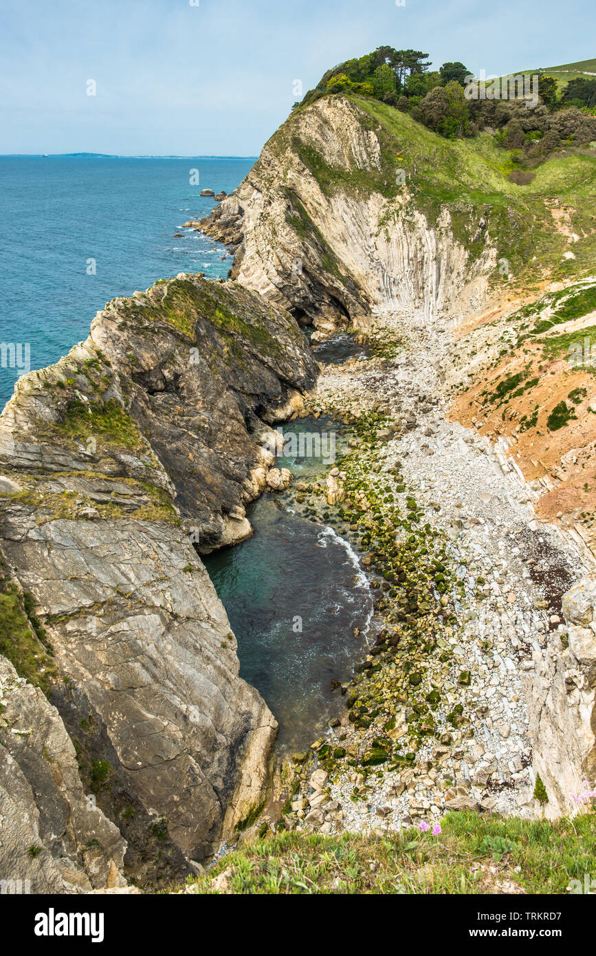 Le trou de l'escalier est de Lulworth Cove paysage côtier spectaculaire sur la côte jurassique du Dorset en Angleterre, Royaume-Uni. Banque D'Images