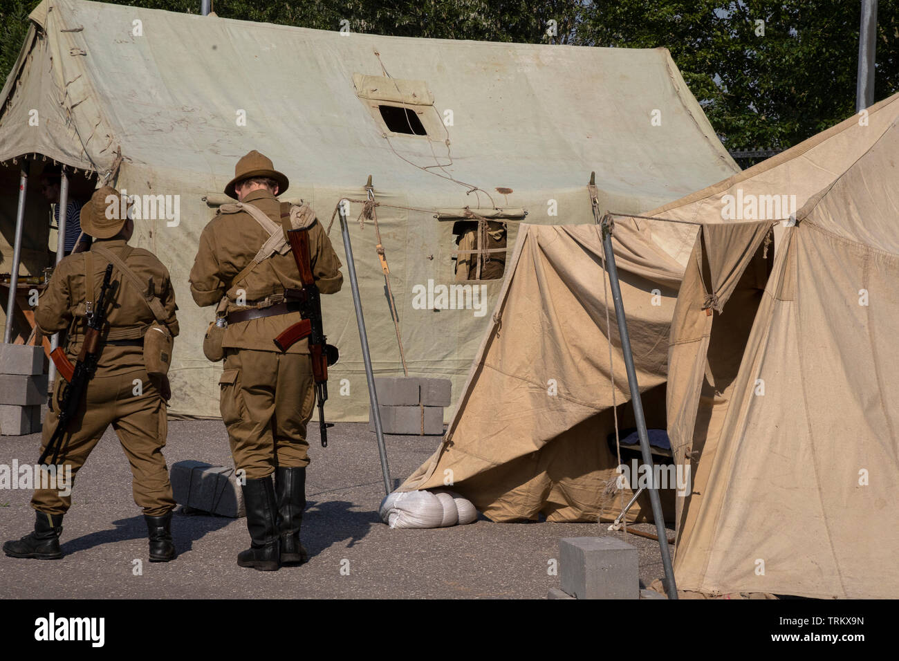 La reconstruction de l'armée soviétique le camp de terrain en Afghanistan pendant la guerre en Afghanistan (1979-1989) dans le cadre de l'epoch times et festival à Moscou Banque D'Images