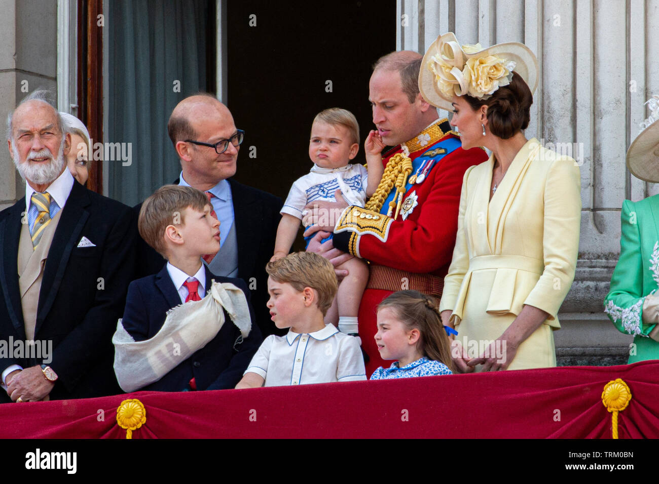 Photo Datee Du 8 Juin Montre Le Prince William Catherine Duchesse De Cambridge Le Prince Louis Prince George Et La Princesse Charlotte A La Parade La Couleur A Londres Aujourd Hui L Anniversaire Officiel