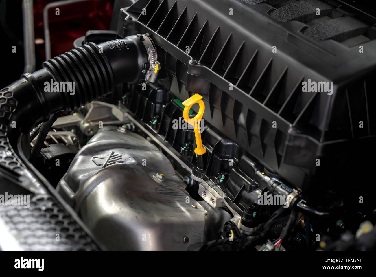 Close up de bouchon d'huile dans un moteur d'automobile. Banque D'Images Close up de bouchon d'huile dans un moteur d'automobile. Banque D'Images