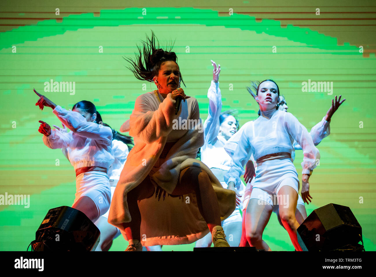 Chanteur espagnol, Rosalía (Rosalía Vila Tobella), est vu en live à l'étape au cours de nos Primavera Sound Festival 2019 s'est tenue à Porto, Portugal. Banque D'Images