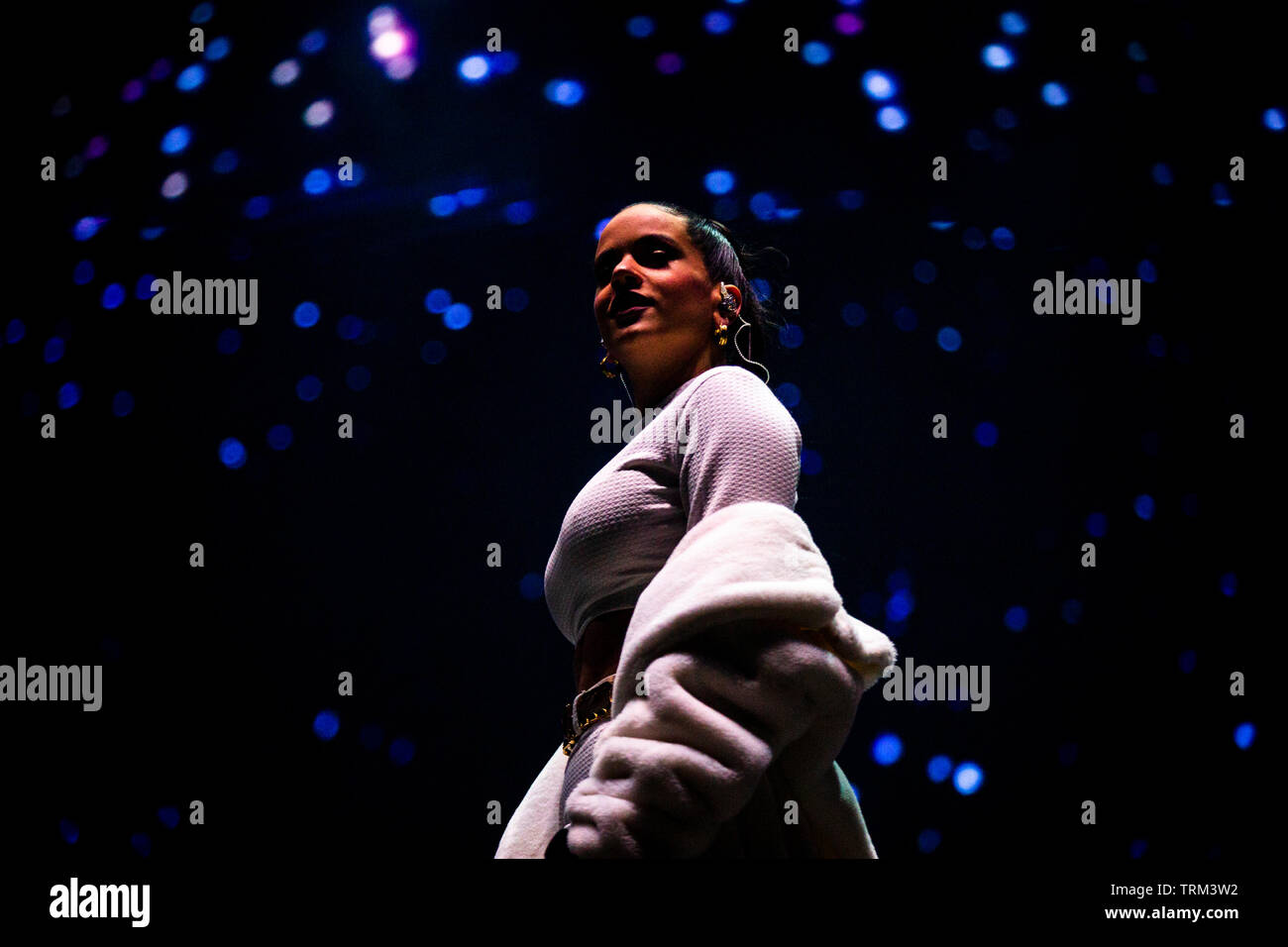 Chanteur espagnol, Rosalía (Rosalía Vila Tobella), est vu en live à l'étape au cours de nos Primavera Sound Festival 2019 s'est tenue à Porto, Portugal. Banque D'Images