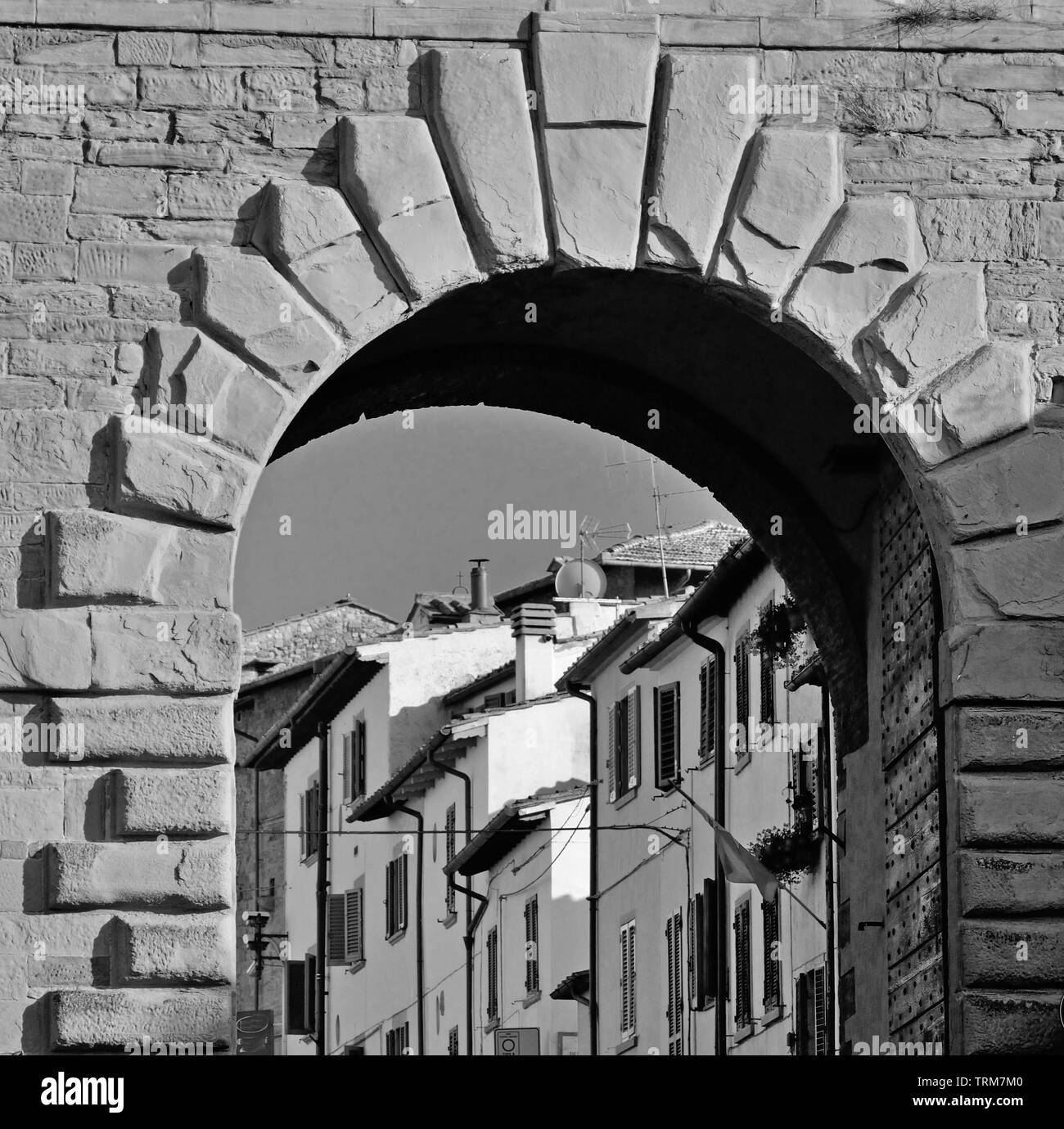 Portrait de l'ancienne porte de la ville, Porta San Clemente, dans la vieille ville d'Arezzo, Toscane, Italie Banque D'Images