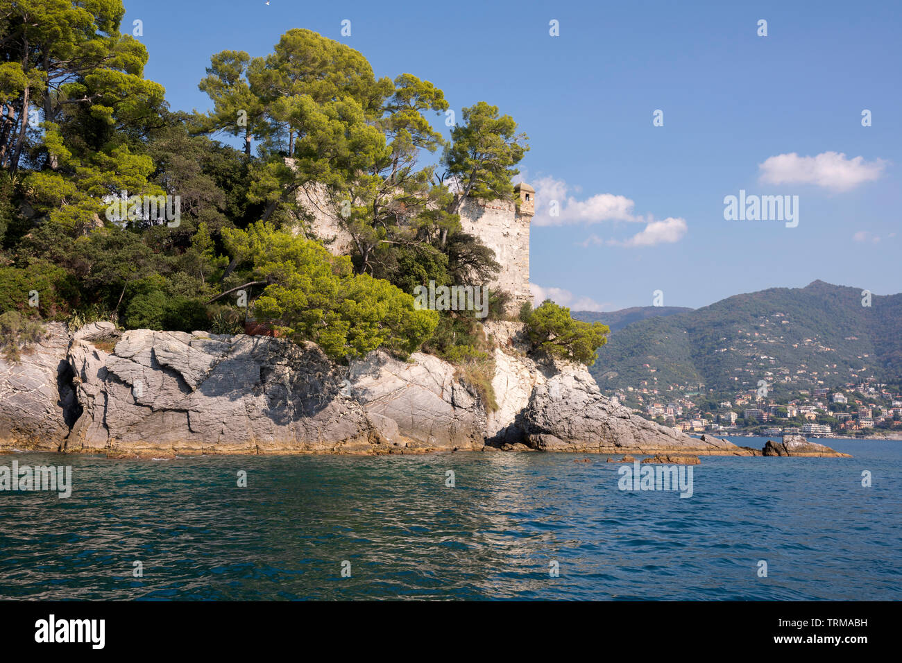 Paysages, maisons et villas vu lors d'un voyage en bateau sur la côte de Portofino à Gênes en Italie Banque D'Images