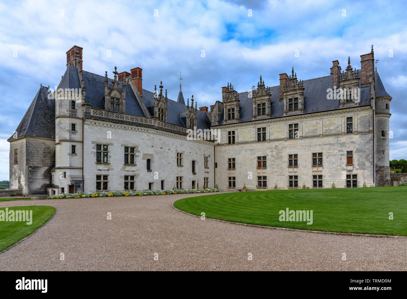 Le Château d'Amboise avec un ciel nuageux dans l'après-midi au printemps Banque D'Images
