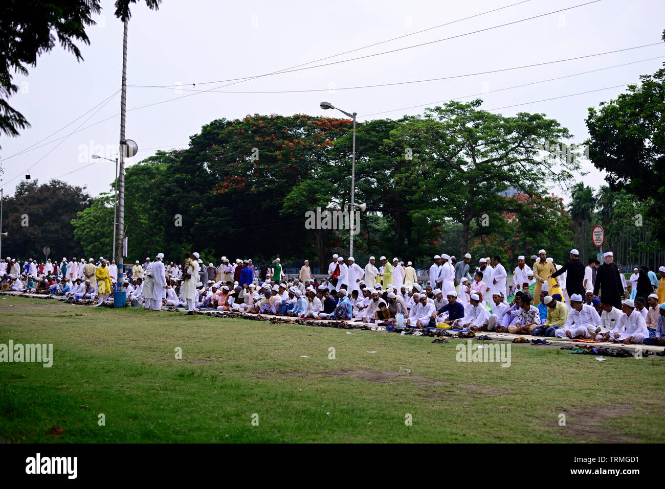 Calcutta, Inde - 5 juin 2019 : les musulmans célèbrent l'Eid al fitar. Après avoir lu eid ul fitr namaz, les gens vont Banque D'Images
