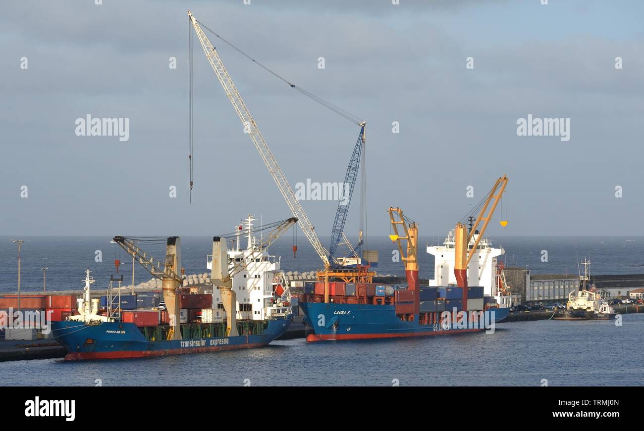 Ponta Delgada, Açores - 23 avril 2019:Laura S et Ponta do Sol en prenant sur leurs cargos Banque D'Images