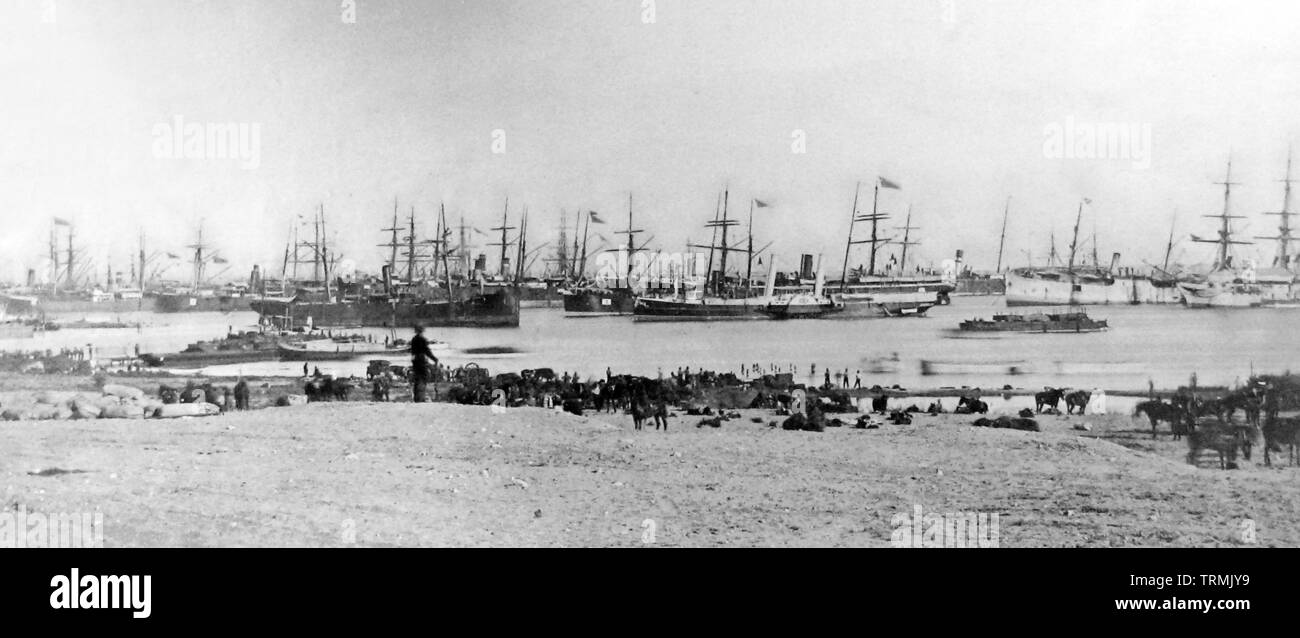 Les troupes britanniques débarquant à Ismaïlia au cours de la guerre en 1882 égyptien Anglo Banque D'Images