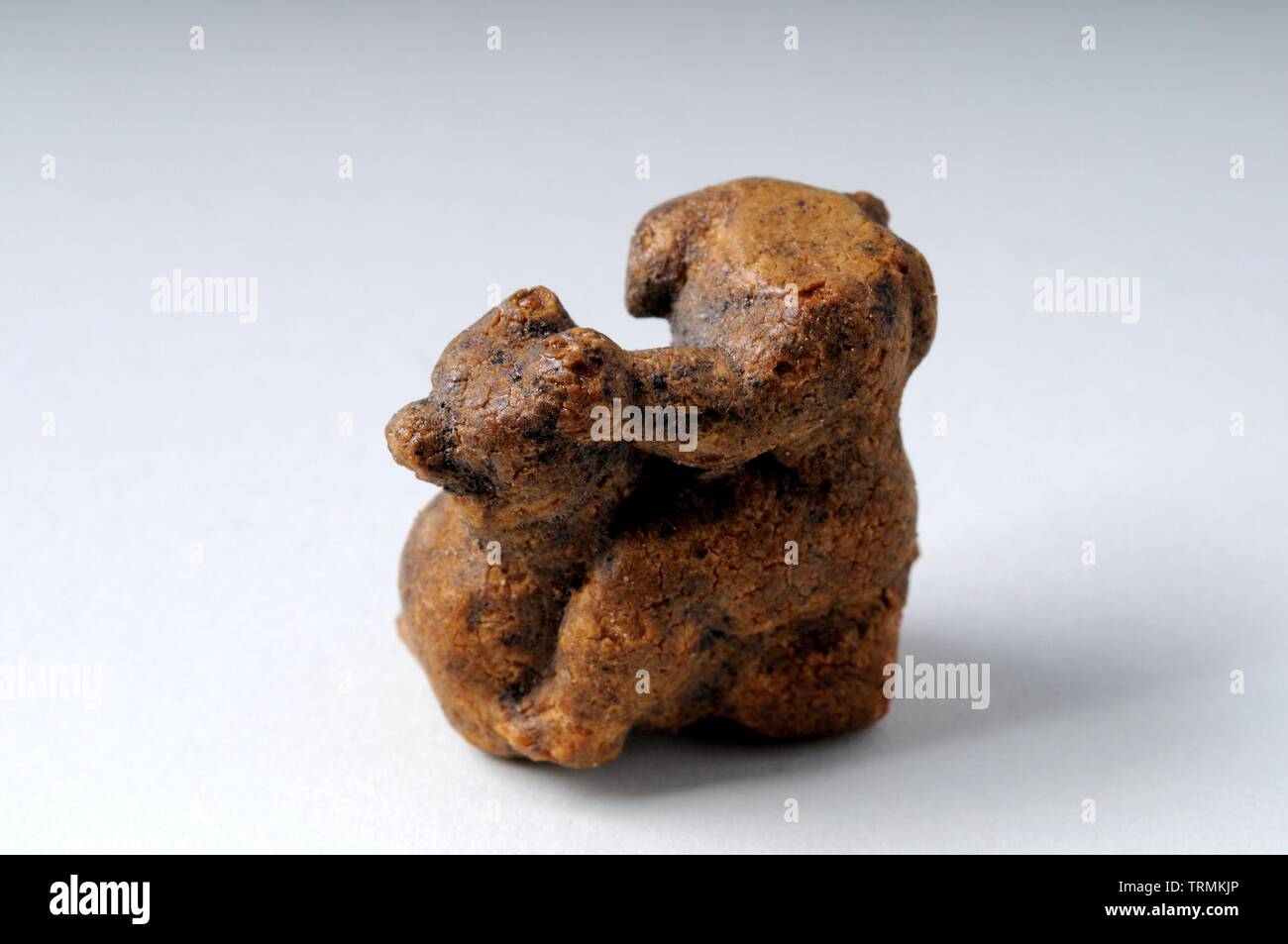Figurine d'ambre ( erot Amoretti ) monté sur un félin, associé à l'orbite privée de sexe féminin. ( 3ème EC) - période romaine, à partir de ' la maison de G Banque D'Images