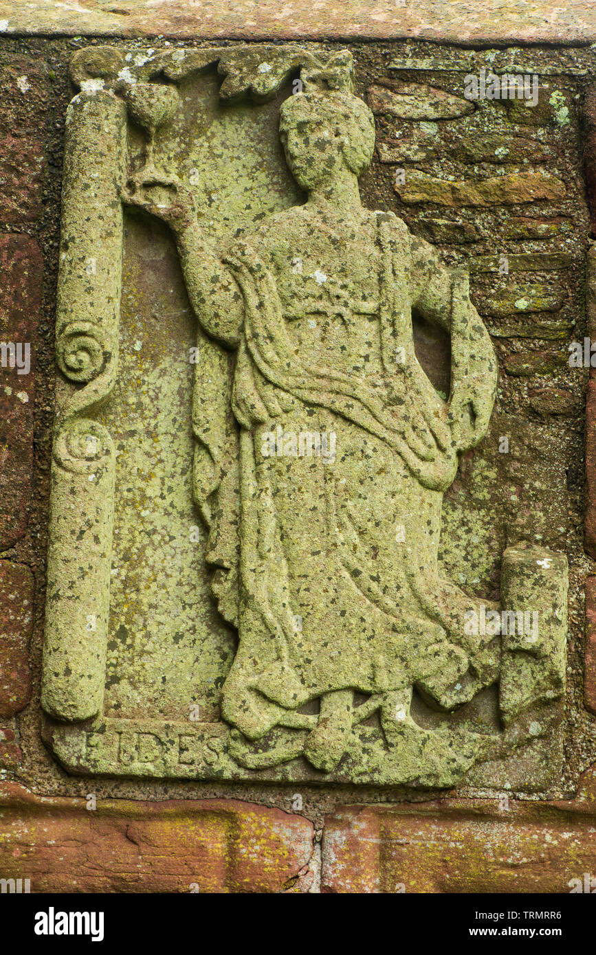 Conakry Château, Angus, Scotland. Élaborer le jardin clos a été créé en 1604. Cette plaque murale représente l'une des vertus cardinales Banque D'Images