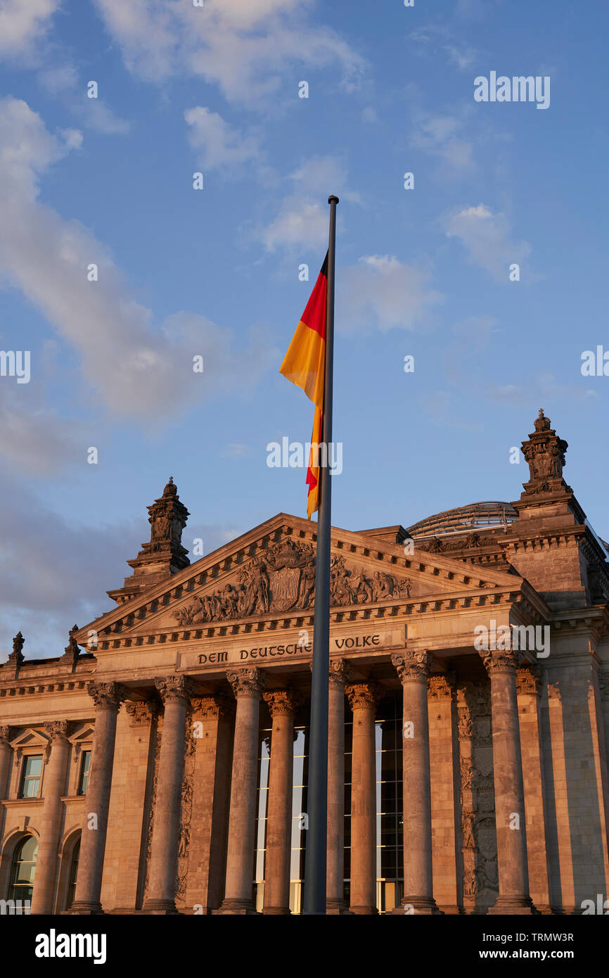 Façade du Reichstag, un bâtiment conçu par l'architecte Paul Wallot. Banque D'Images